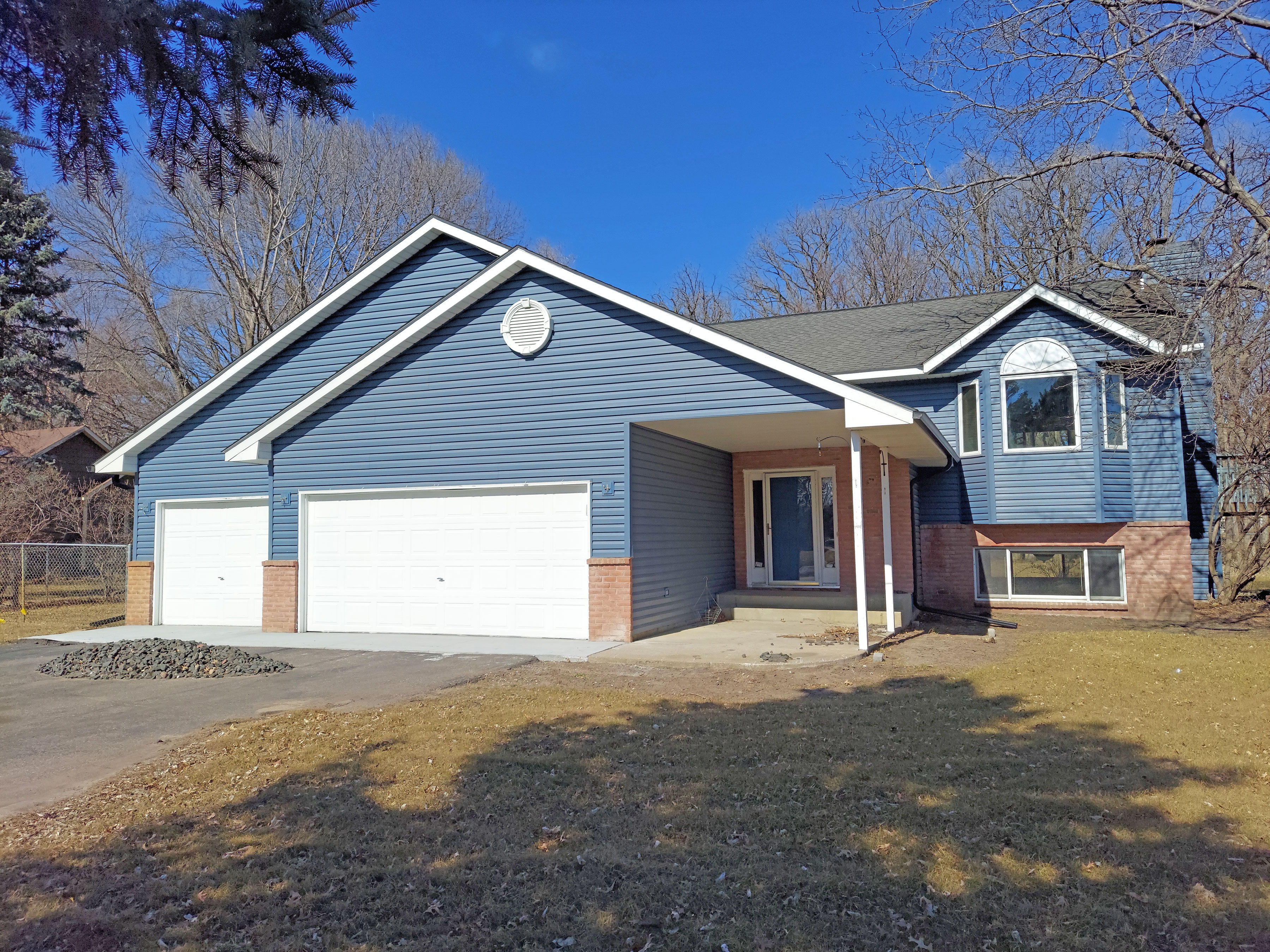 Ranch home before exterior redesign